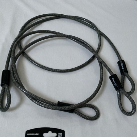 MASTERLOCK 3 Keyed Locks & Two 6 Ft. Steel Cables - Picture 2 of 4